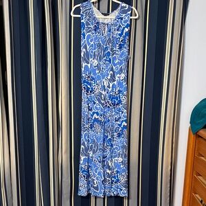 Lands’ End size 2X sleeveless dress, soft blue abstract pattern, self sash/belt